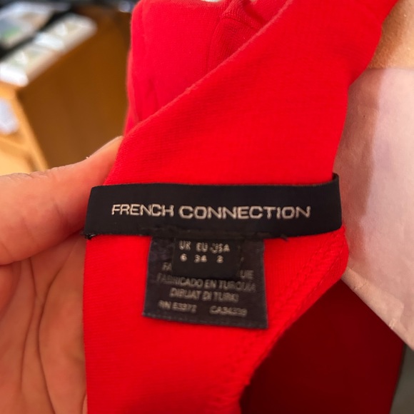 Color is red - Picture 3 of 3